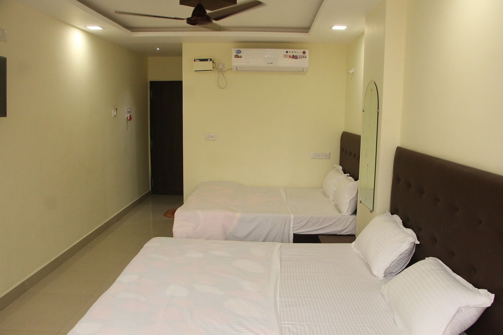 Swaraj The Goan Dream Hotel Calangute Exterior photo
