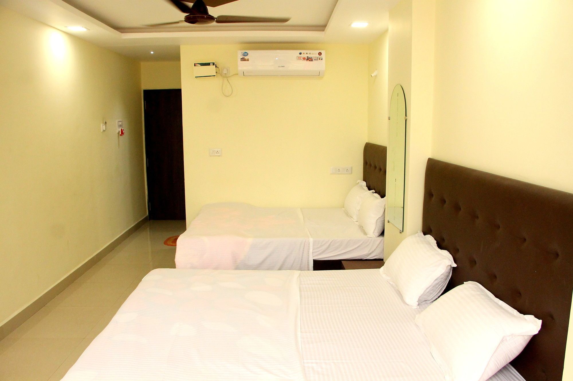 Swaraj The Goan Dream Hotel Calangute Exterior photo